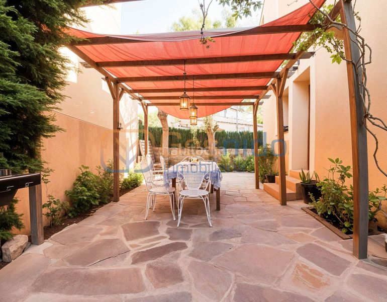 Foto f3d1a9a8-3e69-4fc9-8d1e-72295459233c. Chalet  individual segovia de 6 dormitorios, 3 baños y amplio jardín en Basardilla