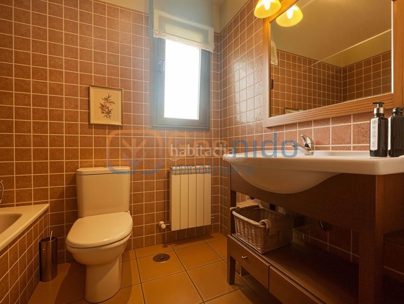 Foto f571cf83-b0d2-4628-8952-8f6712a90f59. Chalet  individual segovia de 6 dormitorios, 3 baños y amplio jardín en Basardilla