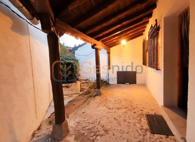 Foto 1d6454f2-4cb4-477c-80f9-075f8a9b989d. Casa amb calefacció aparcament a Torrecaballeros