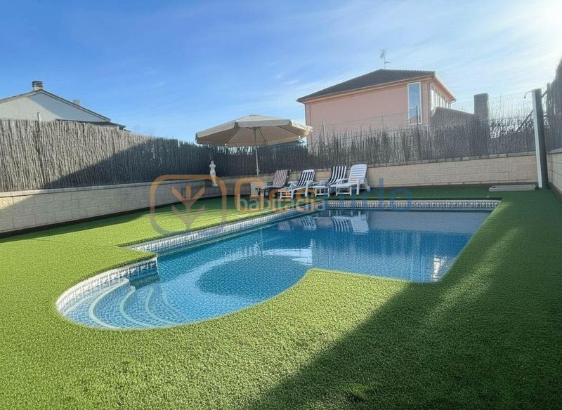 Foto 320beb63-bbf7-45eb-b5e6-24b6e7b63081. House with heating parking in Lastrilla (La)
