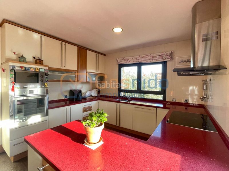 Foto e4ca93cd-7e4c-4325-abfa-2f48820ca898. House with heating parking in Lastrilla (La)