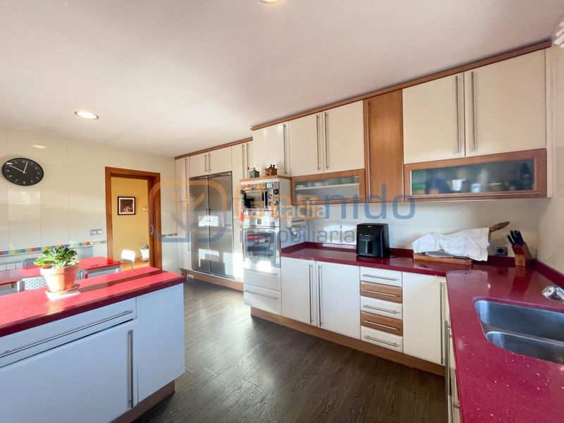 Foto f915e984-ca7a-41af-b1b5-233ba6e2f6ca. House with heating parking in Lastrilla (La)