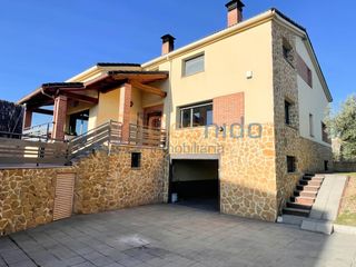 Casa  La lastrilla - calle juncal. Espectacular chalet individual en el sotillo segovia con piscina