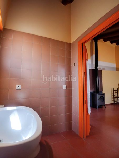 Foto e5eafe8c-f27e-4ddd-a922-c55a65b70a3f. Casa a Santa María la Real de Nieva