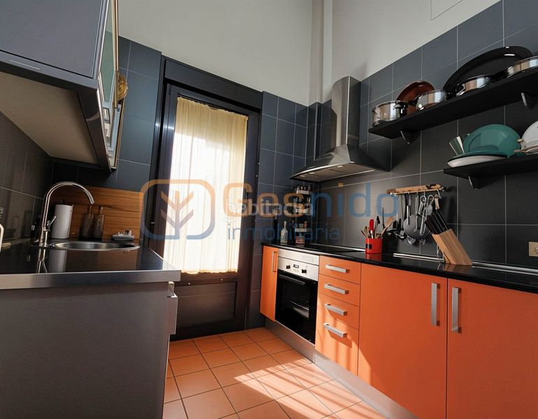 Foto 431a9193-471b-4c1e-88bb-d34a8ff5f35c. Casa adossada amb calefacció a Quintana Redonda