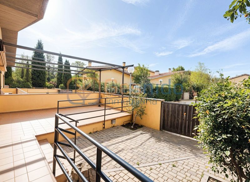 Foto f0821c8d-f556-46a9-8605-9df61f07fb7e. Casa adossada amb calefacció a Quintana Redonda