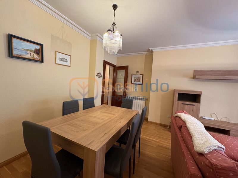 Foto d6b79b79-0e56-405e-8c44-eff5d0921061. Rent flat with heating parking in Centro Segovia