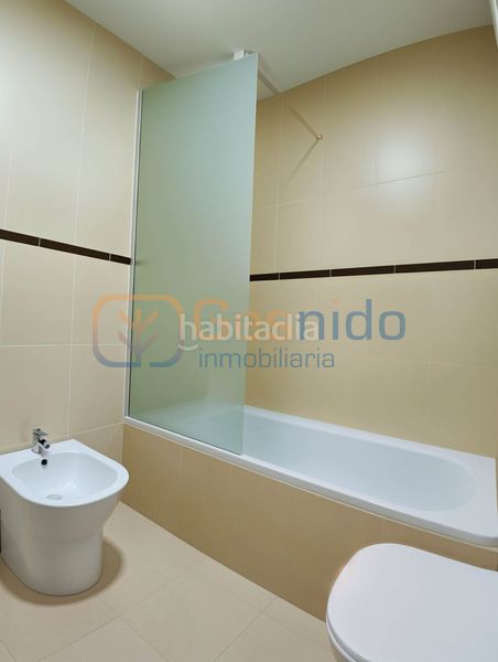 Foto a6af9d79-f08b-492c-bb95-fd489e162f8b. Pis amb calefacció aparcament a Espirdo