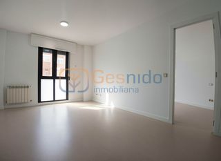 Pis a Espirdo. Piso en espirdo segovia de 1 habitación con patio y garaje