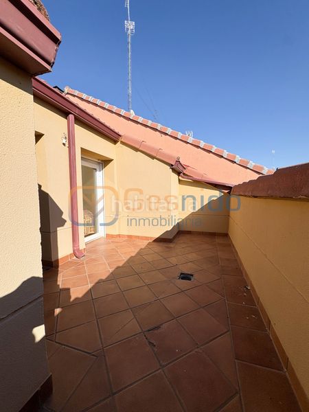 Foto 5d6aab6a-4471-4b7a-b952-c51b71b4a473. Rent flat with heating parking in El Carmen Segovia