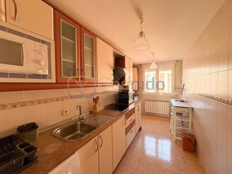 Foto 6948a40b-5c65-4bf6-b162-2e39378b9fa3. Rent flat with heating parking in El Carmen Segovia