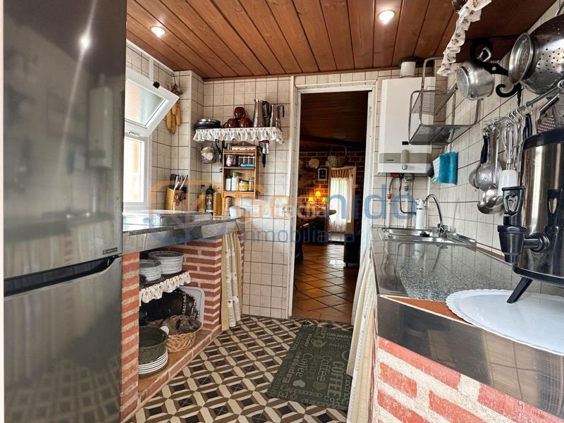 Foto c57d74d2-bcaa-46b2-9378-391381a66503. Haus mit heizung in Espirdo