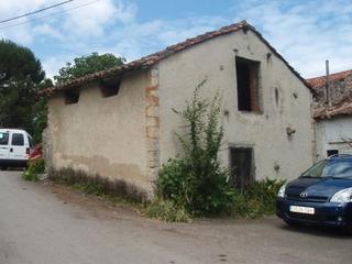 Masia a Vidiago-Pendueles-Tresgrandras. Cuadra en la borbolla