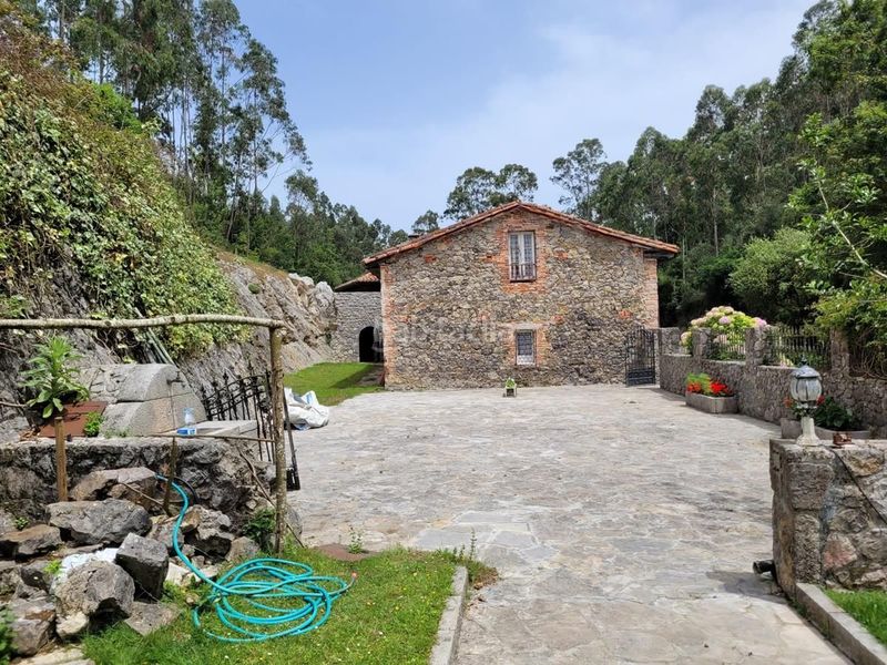 Foto cdf699d6-338f-40d8-abe7-27be5b3339a4. Casa amb calefacció a Pría-Nueva-Hontoria-Naves Llanes