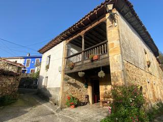 Casa adossada a Cabrales. Casa asturiana
