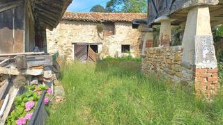 Masia a Vibaña-Ardisana-Caldueño. Cuadra en los carriles