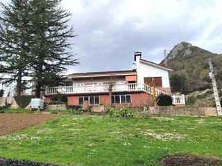 Casa a Cabrales. Chalet en carreña