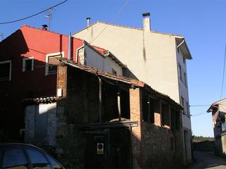Masia a Celorio-Poó-Parres. Cuadra en porrua