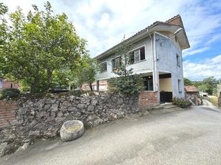 Casa a Posada-Barro. Chalet en lledias