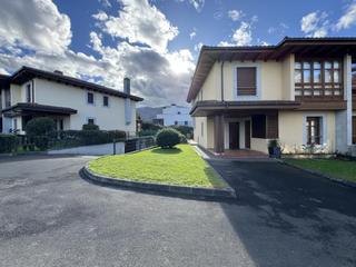 Casa a schiera in Llanes Pueblo. Pareado en llanes