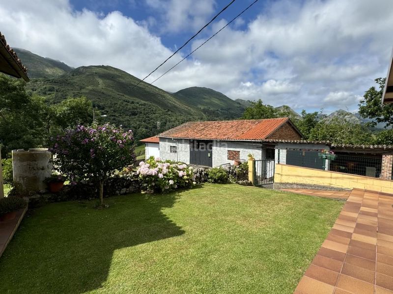Foto c0b8d6d5-647e-4a9b-a1b9-cde453f86ab8. Casa chalet en Vibaña-Ardisana-Caldueño Llanes