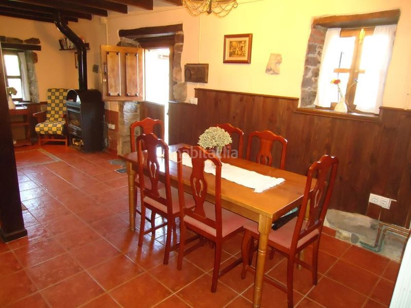 Foto 5791da31-0c3f-463d-bf6a-6c51ab5fa4e2. Casa adossada amb calefacció a Parres