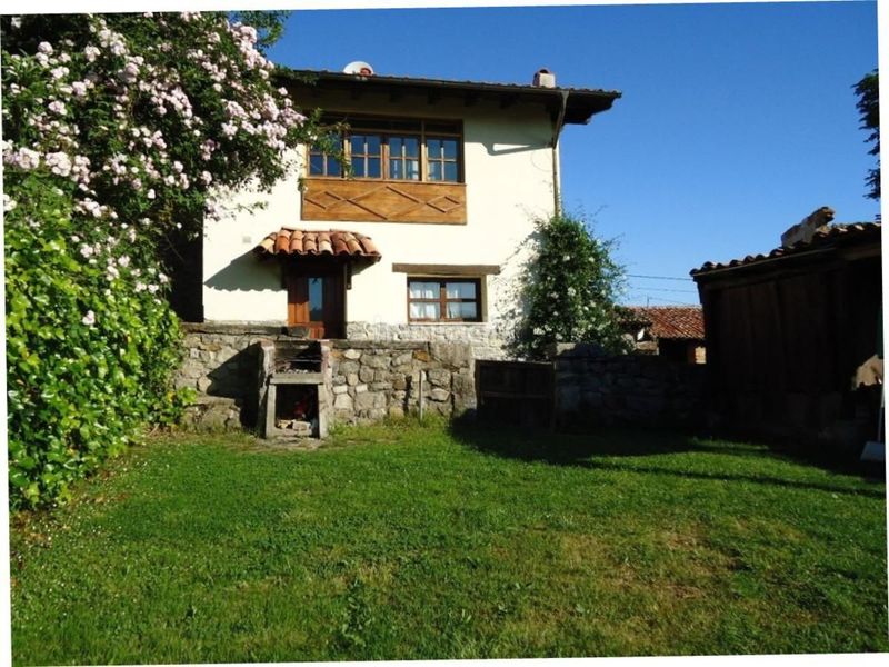 Foto cb8003b8-ec72-4bc6-99b1-0133556e3482. Casa adossada amb calefacció a Parres