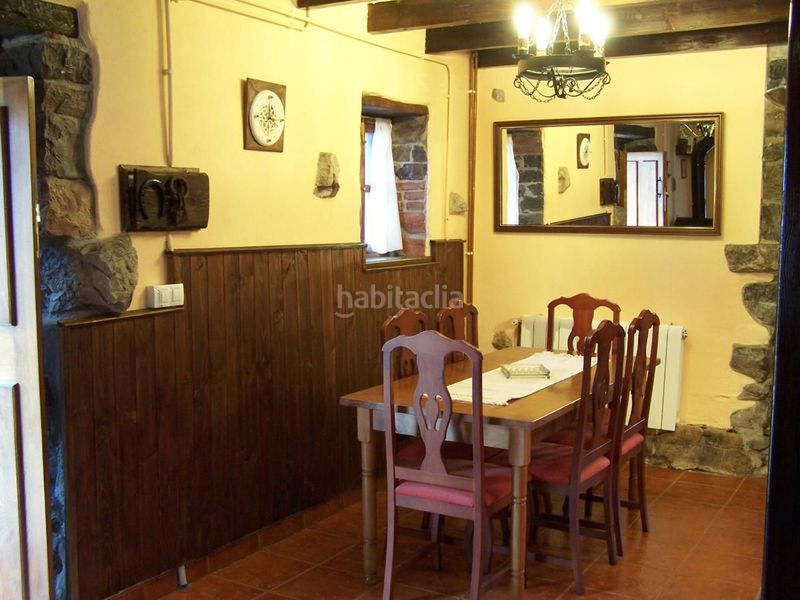 Foto cbda2e44-ac3b-430c-8828-f173a88452ec. Casa adossada amb calefacció a Parres