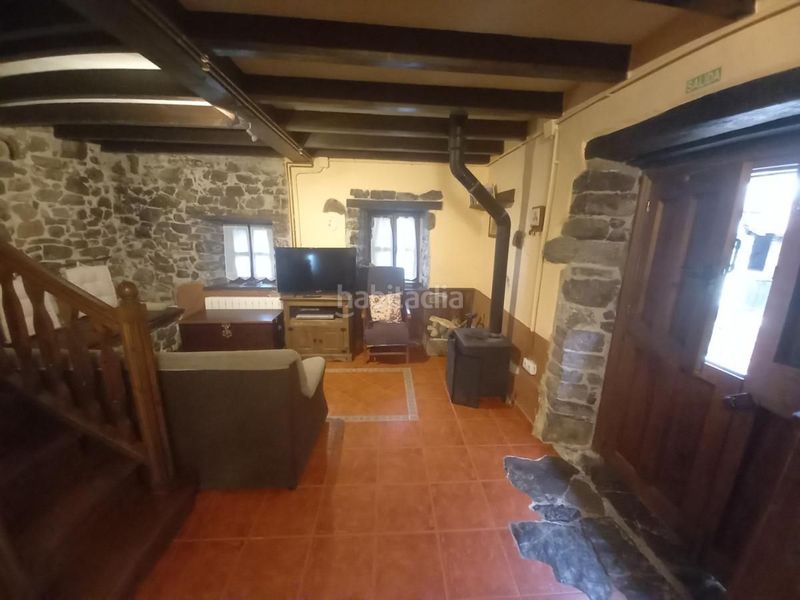 Foto cc7624f6-f647-4400-8ba3-eb04f476361a. Casa adossada amb calefacció a Parres