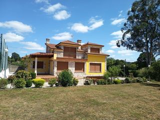 Maison à Parroquias Norte. Chalet en siero