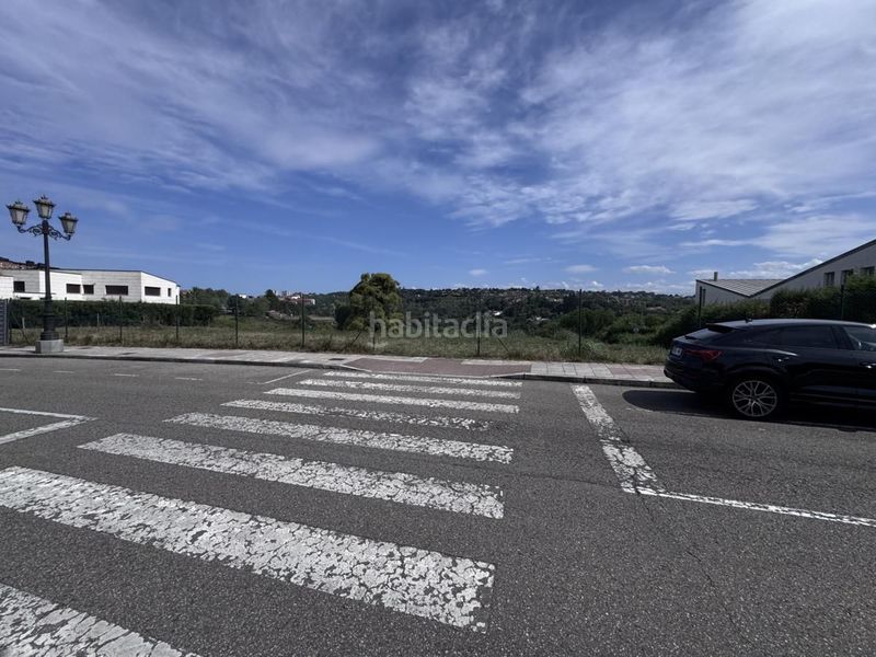 Foto 07939cfd-88b3-4d6d-8ff7-2672c19cf7d6. Terreny residencial a Montecerrao Oviedo