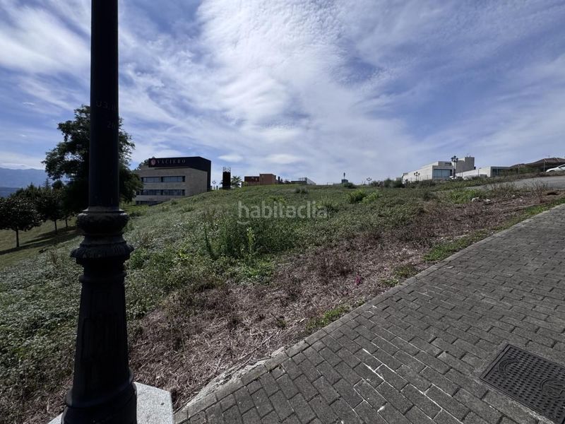 Foto 0b44253c-8691-4d4c-b33d-e4f32415b7ba. Terreny residencial a Montecerrao Oviedo