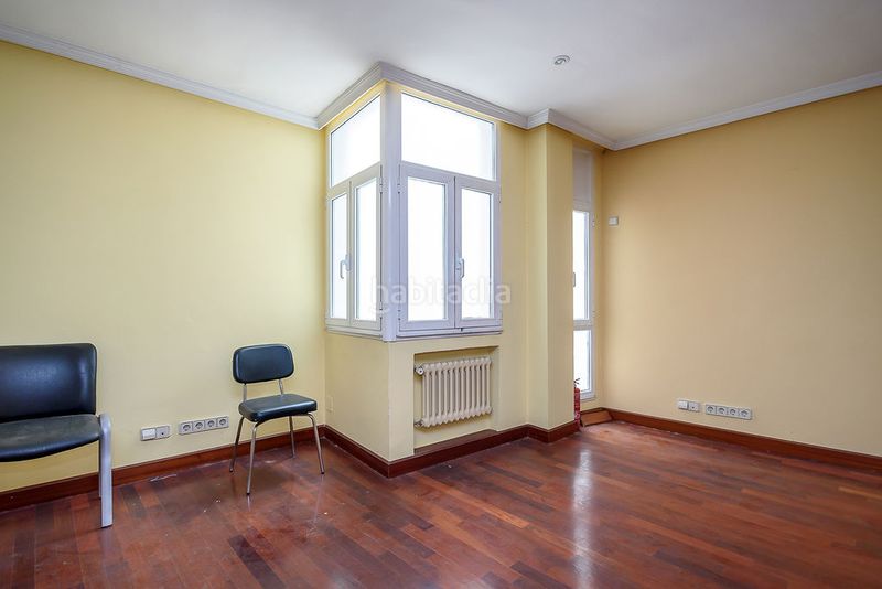 Foto b1a77d27-5d11-478c-b1ae-f8e8ae857217. Büro in calle melquiades álvarez 14 in Salesas - Foncalada - Campoamor Oviedo