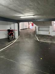 Autoparkplatz  Salazar jeneralaren kalea. Consultoría inmobiliaria urdina vende parcela de garaje en la ca