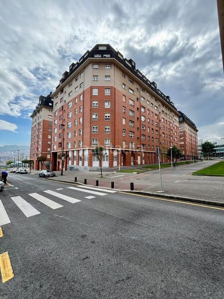 Foto d17f47f3-32ff-45cd-b2fc-9e0fc87b48b0. Pis amb calefacció aparcament a Miribilla Bilbao