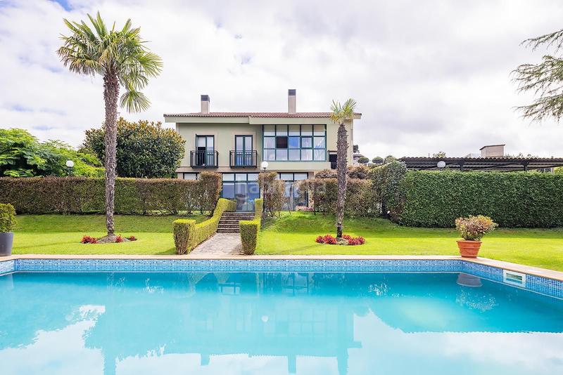 Foto 629dfae6-e276-4d5b-9806-af358935ae4a. Maison avec chauffage parking piscine dans Liáns Oleiros