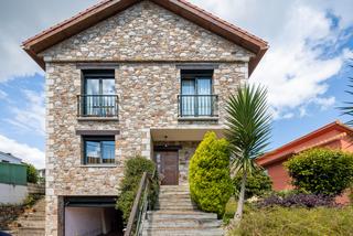 Casa en Lugar costa 36. Chalet unifamiliar en casco urbano de sada