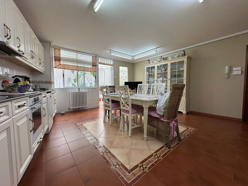 Foto b5acb981-68ca-4d9c-9e85-e5c0798d4df5. Flat with heating in Centro Ferrol