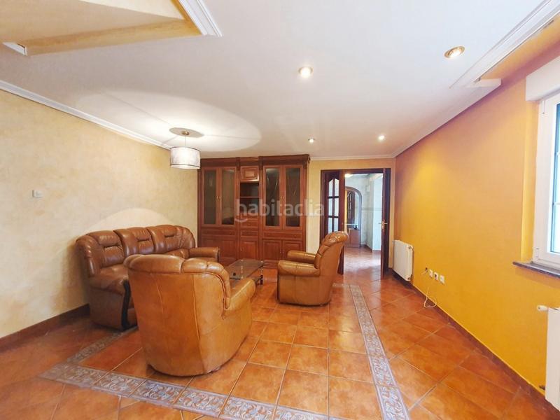 Foto 30199aeb-aa96-4bad-b51f-7953814db929. Casa amb calefacció a Sariego