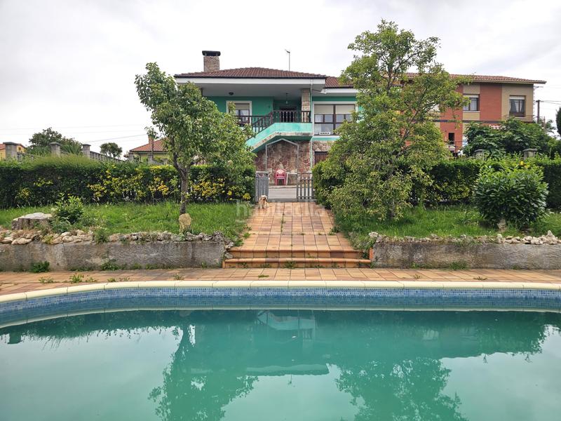 Foto c54896c8-a0f4-4fdb-9030-215e25d3f967. Casa amb calefacció aparcament piscina a El Berrón-La Carrera Siero