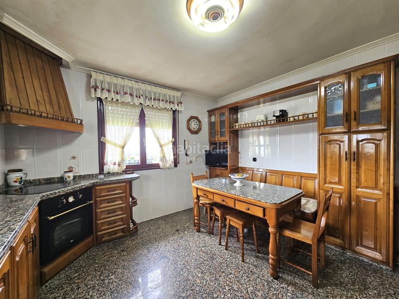 Foto ef5e0bf5-69ef-4db0-8e17-0d12eb2048be. Casa amb calefacció aparcament piscina a El Berrón-La Carrera Siero