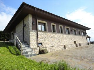 Casa a Parroquias Norte. Inmobiliaria asturias la isla, vende chalet independiente en fin