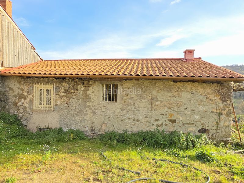 Foto e6b8f944-0e01-487d-a0f2-7cabbdd436a9. Casa aparellada a el robledal - traspando 4 a Carbayin-Lieres-Valdesoto Siero