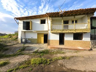 Casa aparellada en El robledal - traspando 4. Finca con casa y cuadra