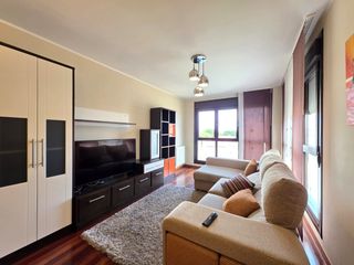 Rent Flat  Pola de siero - cl jose luis quiros alvarez. Piso con trastero y garaje