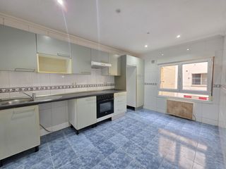 Appartement  Mieres - cl antonio machado. Piso de 2 dormitorios, centrico.
