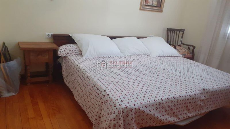 Foto a215a404-a5c0-4621-90e7-70f9274181c0. Maison avec chauffage parking piscine dans Coles