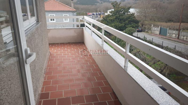 Foto f59576a9-e56c-463f-a32e-10bbd136942b. Maison avec chauffage parking piscine dans Coles