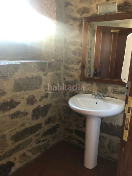 Foto 8d3d4d18-02bc-4863-8467-5fdc2ddea1bd. Local comercial en Pobra de Trives (A)