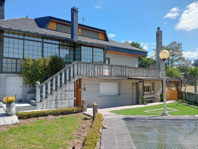 Foto 49147192-8d29-4ab3-adee-10907ffa0c6b. Chalet con riscaldamento parcheggio piscina in San Cibrao das Viñas